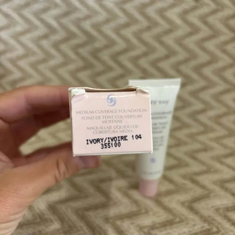 Mary Kay IVORY 104 Medium Coverage Foundation 1 FL OZ Pink Cap Discontinued